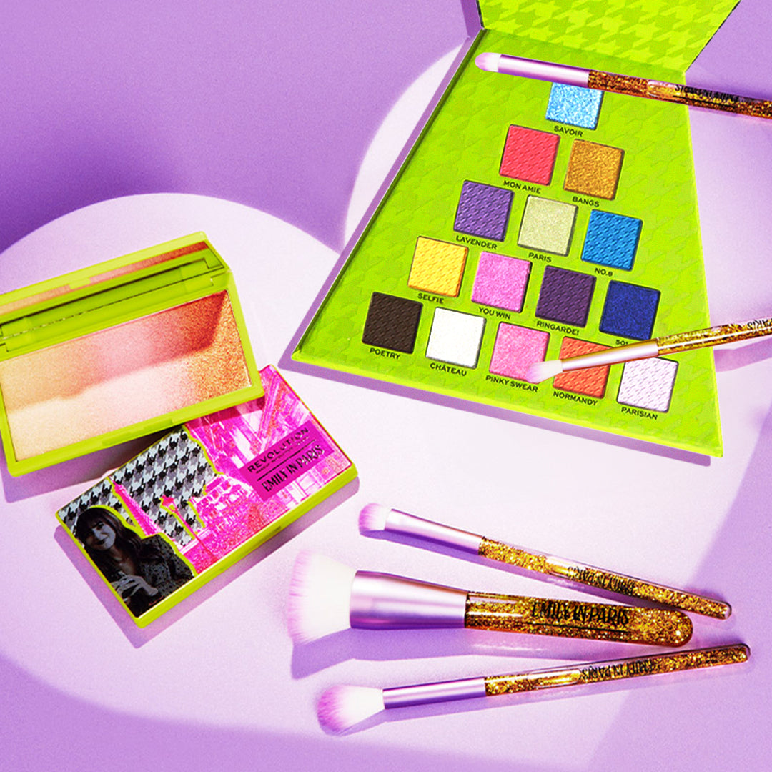 Makeup Revolution X Emily In Paris Tres Chic Brush Set Makeup Revolution X Emily In Paris Tres Chic Brush Set