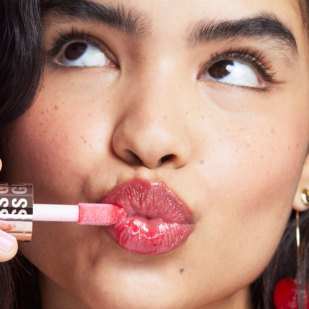 Makeup Revolution Pout Bomb Plumping Gloss Makeup Revolution Pout Bomb Plumping Gloss