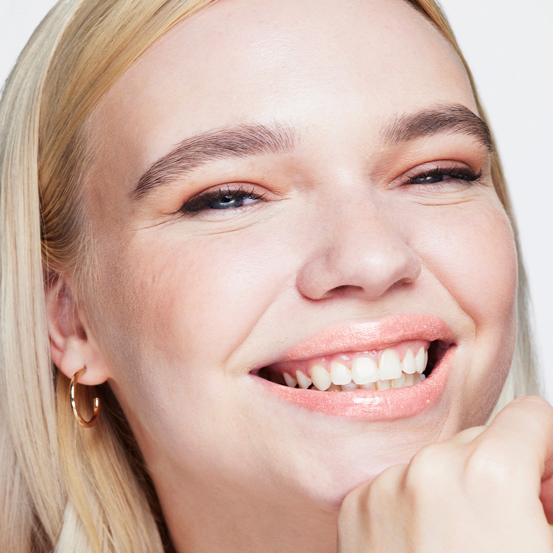 Makeup Revolution Pout Bomb Shimmer Gloss Makeup Revolution Pout Bomb Shimmer Gloss