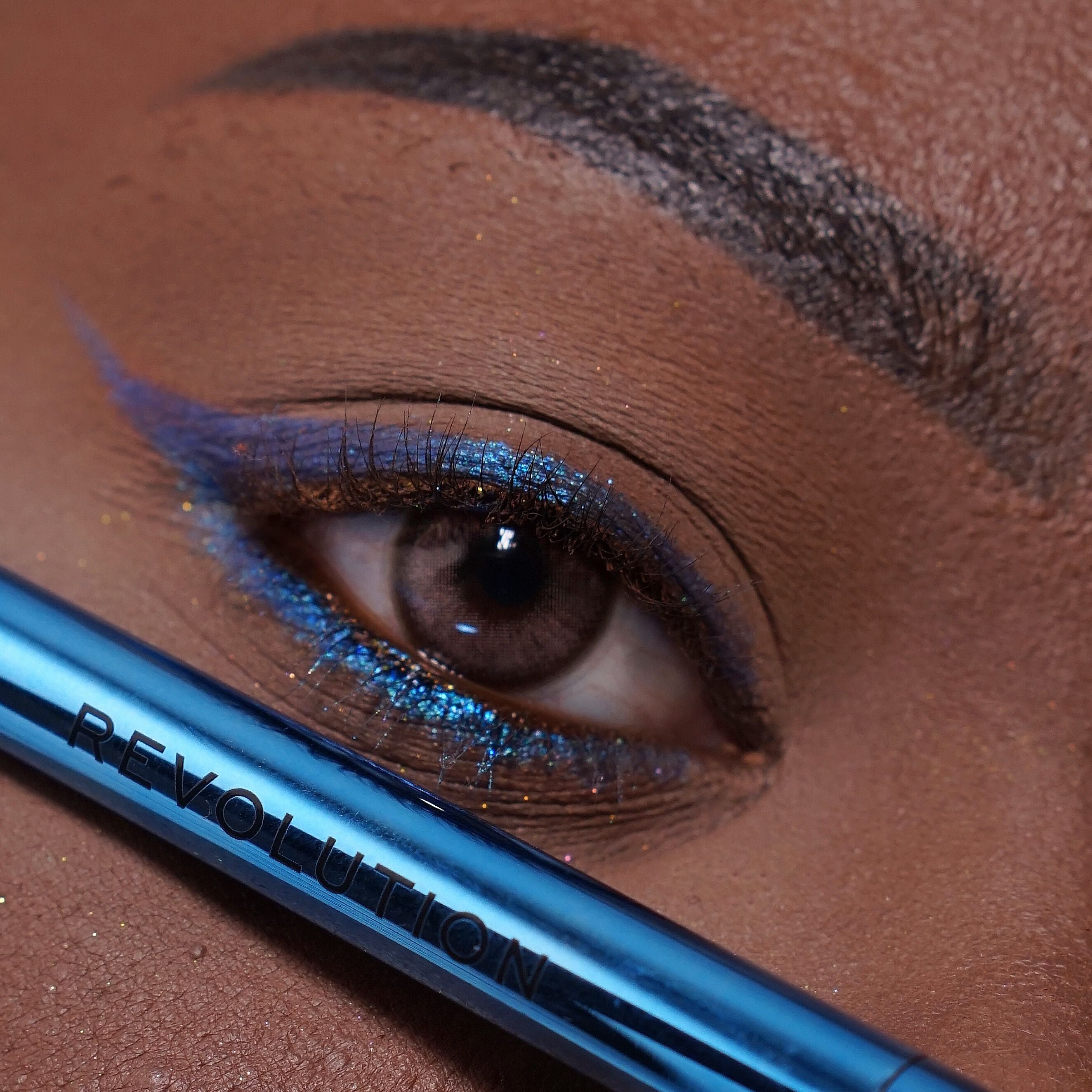 Makeup Revolution Metallic Duochrome Eyeliner Makeup Revolution Metallic Duochrome Eyeliner